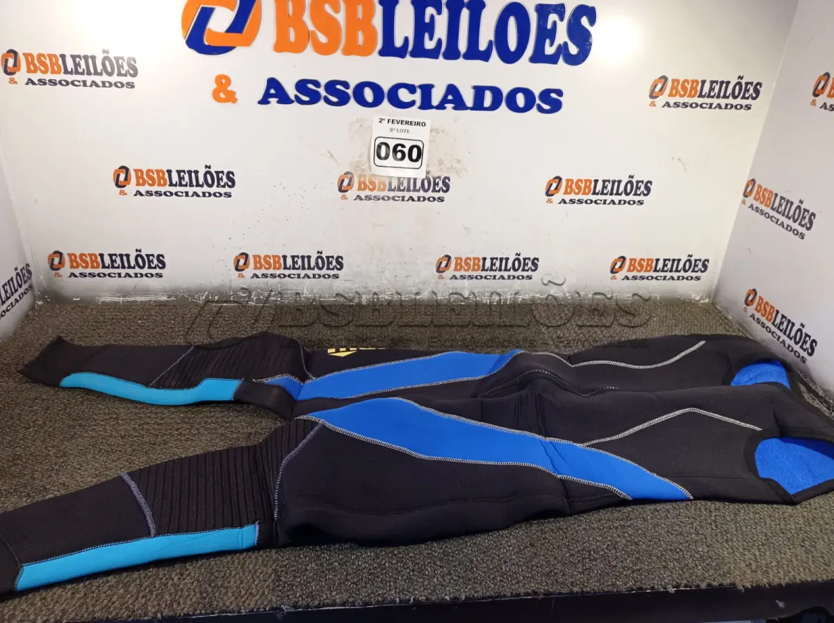 LOTE 060 - 01 ROUPA DE MERGULHO MARCA MARES (NO ESTADO, NÃO SABEMOS SE FUNCIONA. LEILÃO NÃO TEM GARANTIA E NEM DEVOLUÇÃO).