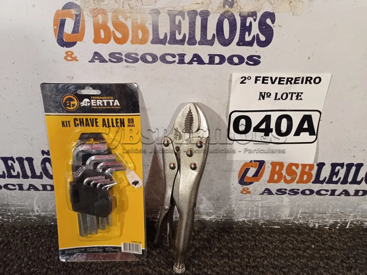 LOTE 040 - 01 KIT DE CHAVE ALLEN E 01 ALICATE DE PRESSÃO. (NO ESTADO) ATENÇÃO! FAZER A VISITAÇÃO ANTES DE ARREMATAR, NÃO SABEMOS SE FUNCIONA. LEILÃO NÃO TEM GARANTIA E NEM DEVOLUÇÃO, SUJEITO A POSSÍVEIS AVARIAS VISÍVEIS/OCULTAS E/OU AUSÊNCIA DE COMPONENTES.