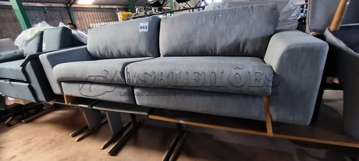 LOTE 093 - 02 SOFÁS DE CANTO CINZA (NO ESTADO, NÃO SABEMOS SE FUNCIONA. LEILÃO NÃO TEM GARANTIA E NEM DEVOLUÇÃO).