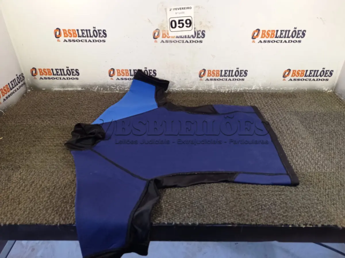 LOTE 059 - 01 ROUPA DE MERGULHO MARCA MARES (NO ESTADO, NÃO SABEMOS SE FUNCIONA. LEILÃO NÃO TEM GARANTIA E NEM DEVOLUÇÃO).