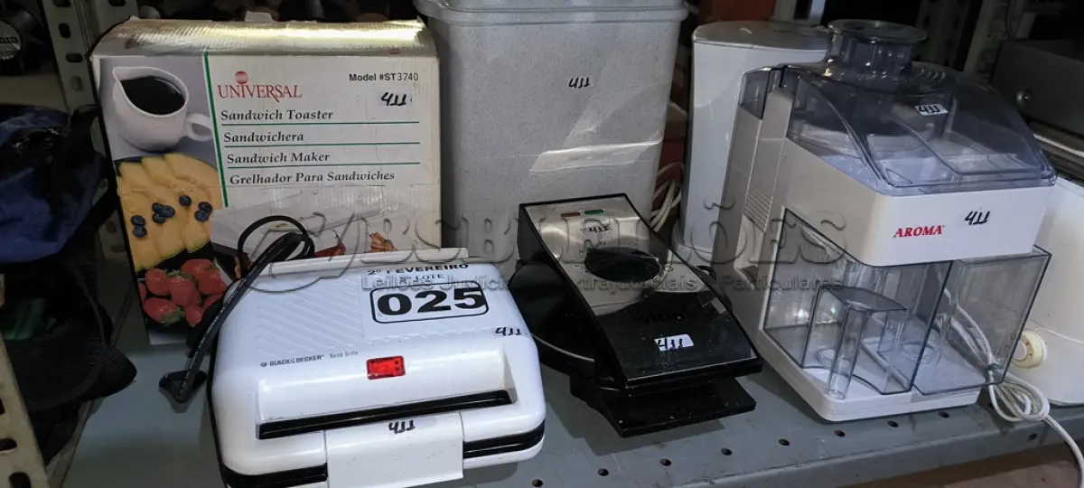 LOTE 025 - 01 LOTE COM CREPEIRA, TORRADEIRA, PROCESSADOR DE ALIMENTOS E SANDUICHEIRA (NO ESTADO, NÃO SABEMOS SE FUNCIONA. LEILÃO NÃO TEM GARANTIA E NEM DEVOLUÇÃO).