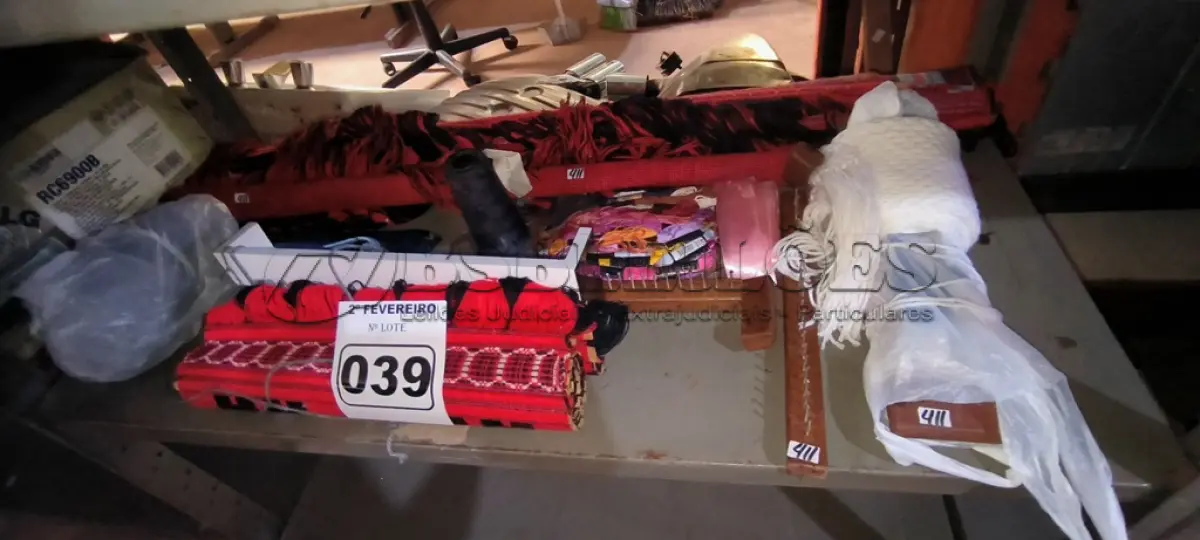 LOTE 039 - 01 LOTE COM MATERIAIS PARA TRICÔ (NO ESTADO, NÃO SABEMOS SE FUNCIONA. LEILÃO NÃO TEM GARANTIA E NEM DEVOLUÇÃO).