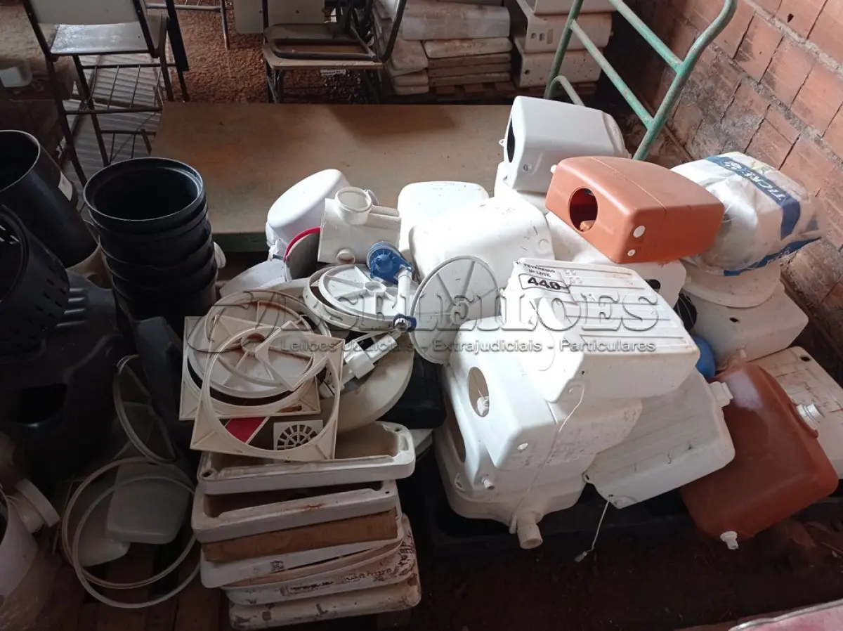 LOTE 440 - 01 LOTE COM MATERIAIS HIDRÁULICOS DIVERSOS. (NO ESTADO) ATENÇÃO! FAZER A VISITAÇÃO ANTES DE ARREMATAR, NÃO SABEMOS SE FUNCIONA. LEILÃO NÃO TEM GARANTIA E NEM DEVOLUÇÃO, SUJEITO A POSSÍVEIS AVARIAS VISÍVEIS/OCULTAS E/OU AUSÊNCIA DE COMPONENTES.