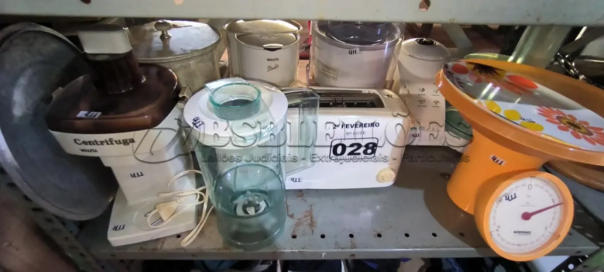 LOTE 028 - 01 LOTE COM CENTRIFUGA DE ALIMENTOS, BALANÇA , TORRADEIRA E PROCESSADOR DE ALIMENTOS (NO ESTADO, NÃO SABEMOS SE FUNCIONA. LEILÃO NÃO TEM GARANTIA E NEM DEVOLUÇÃO).