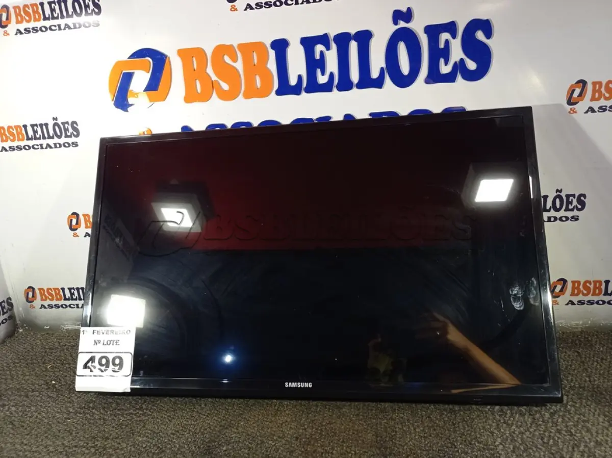 LOTE 499 - 01 TV SAMSUNG 32” POL PARA RETIRADA DE PEÇAS. (NO ESTADO) ATENÇÃO! FAZER A VISITAÇÃO ANTES DE ARREMATAR, NÃO SABEMOS SE FUNCIONA. LEILÃO NÃO TEM GARANTIA E NEM DEVOLUÇÃO, SUJEITO A POSSÍVEIS AVARIAS VISÍVEIS/OCULTAS E/OU AUSÊNCIA DE COMPONENTES.
