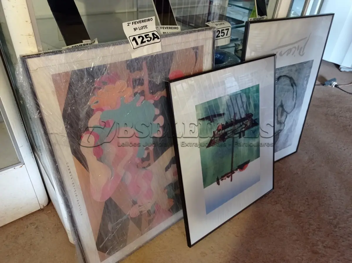 LOTE 125 - 03 QUADROS DECORATIVOS. (NO ESTADO) ATENÇÃO! FAZER A VISITAÇÃO ANTES DE ARREMATAR, NÃO SABEMOS SE FUNCIONA. LEILÃO NÃO TEM GARANTIA E NEM DEVOLUÇÃO, SUJEITO A POSSÍVEIS AVARIAS VISÍVEIS/OCULTAS E/OU AUSÊNCIA DE COMPONENTES.