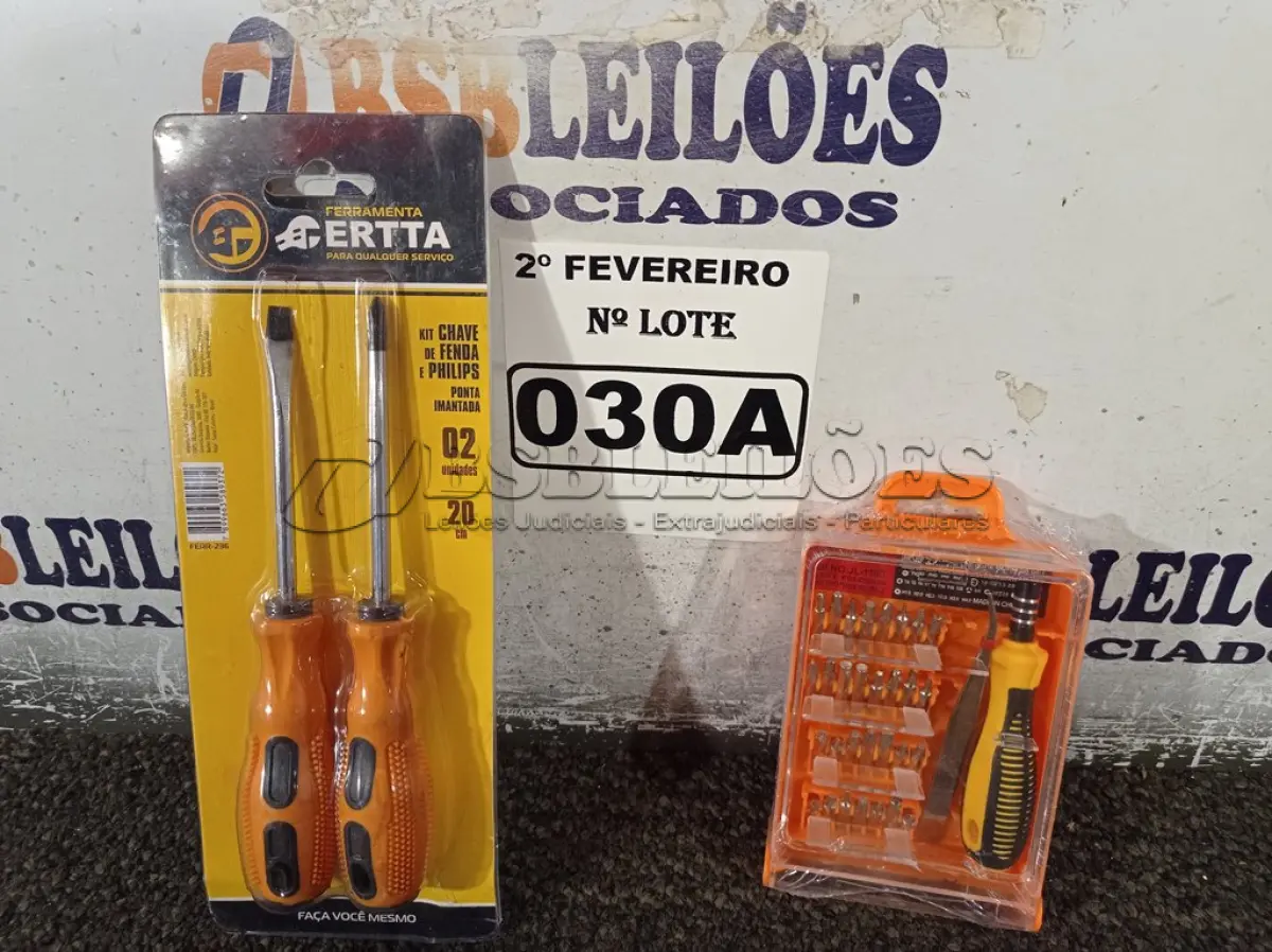 LOTE 030 - 01 KIT DE CHAVES DE PRECISÃO E 01 KIT DE CHAVES FENDA/PHILIPS 02 PEÇAS. (NO ESTADO) ATENÇÃO! FAZER A VISITAÇÃO ANTES DE ARREMATAR, NÃO SABEMOS SE FUNCIONA. LEILÃO NÃO TEM GARANTIA E NEM DEVOLUÇÃO, SUJEITO A POSSÍVEIS AVARIAS VISÍVEIS/OCULTAS E/OU AUSÊNCIA DE COMPONENTES.