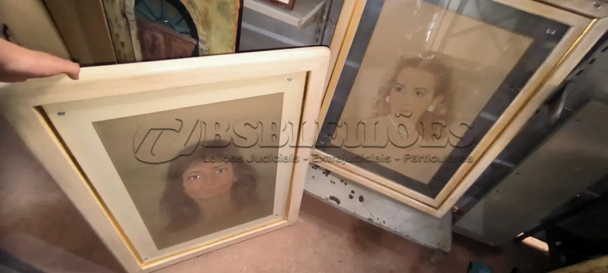 LOTE 064 - 02 QUADROS COM PINTURA A MÃO (NO ESTADO, NÃO SABEMOS SE FUNCIONA. LEILÃO NÃO TEM GARANTIA E NEM DEVOLUÇÃO).