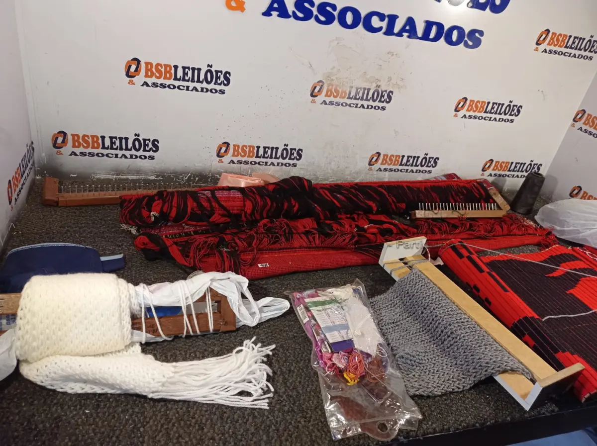 LOTE 039 - 01 LOTE COM MATERIAIS PARA TRICÔ (NO ESTADO, NÃO SABEMOS SE FUNCIONA. LEILÃO NÃO TEM GARANTIA E NEM DEVOLUÇÃO).