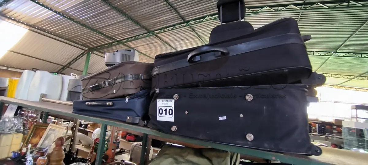 LOTE 010 - 04 MALAS PARA VIAGEM (NO ESTADO, NÃO SABEMOS SE FUNCIONA. LEILÃO NÃO TEM GARANTIA E NEM DEVOLUÇÃO).