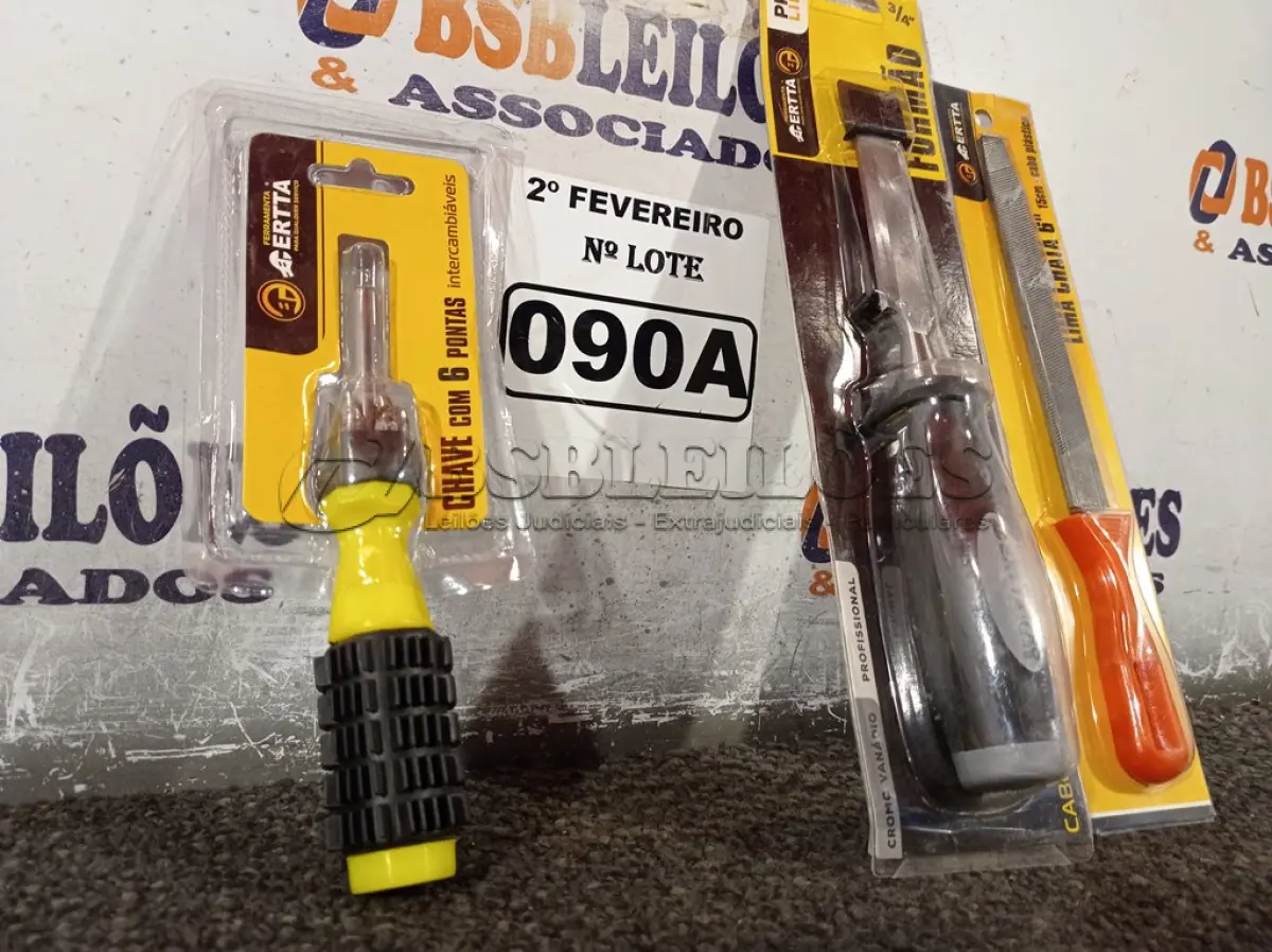 LOTE 090 - 01 CHAVE COM 05 PONTAS INTERCAMBIÁVEIS, 01 FORMÃO E 01 LIMA CHATA 6”. (NO ESTADO) ATENÇÃO! FAZER A VISITAÇÃO ANTES DE ARREMATAR, NÃO SABEMOS SE FUNCIONA. LEILÃO NÃO TEM GARANTIA E NEM DEVOLUÇÃO, SUJEITO A POSSÍVEIS AVARIAS VISÍVEIS/OCULTAS E/OU AUSÊNCIA DE COMPONENTES.