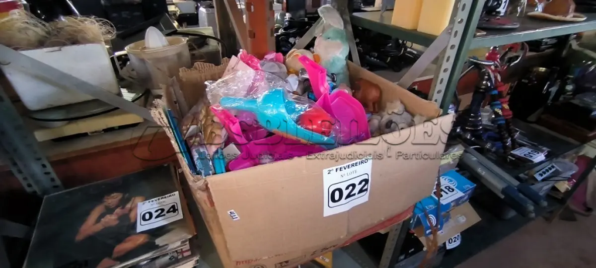 LOTE 022 - 01 LOTE COM BRINQUEDOS DIVERSOS (NO ESTADO, NÃO SABEMOS SE FUNCIONA. LEILÃO NÃO TEM GARANTIA E NEM DEVOLUÇÃO).