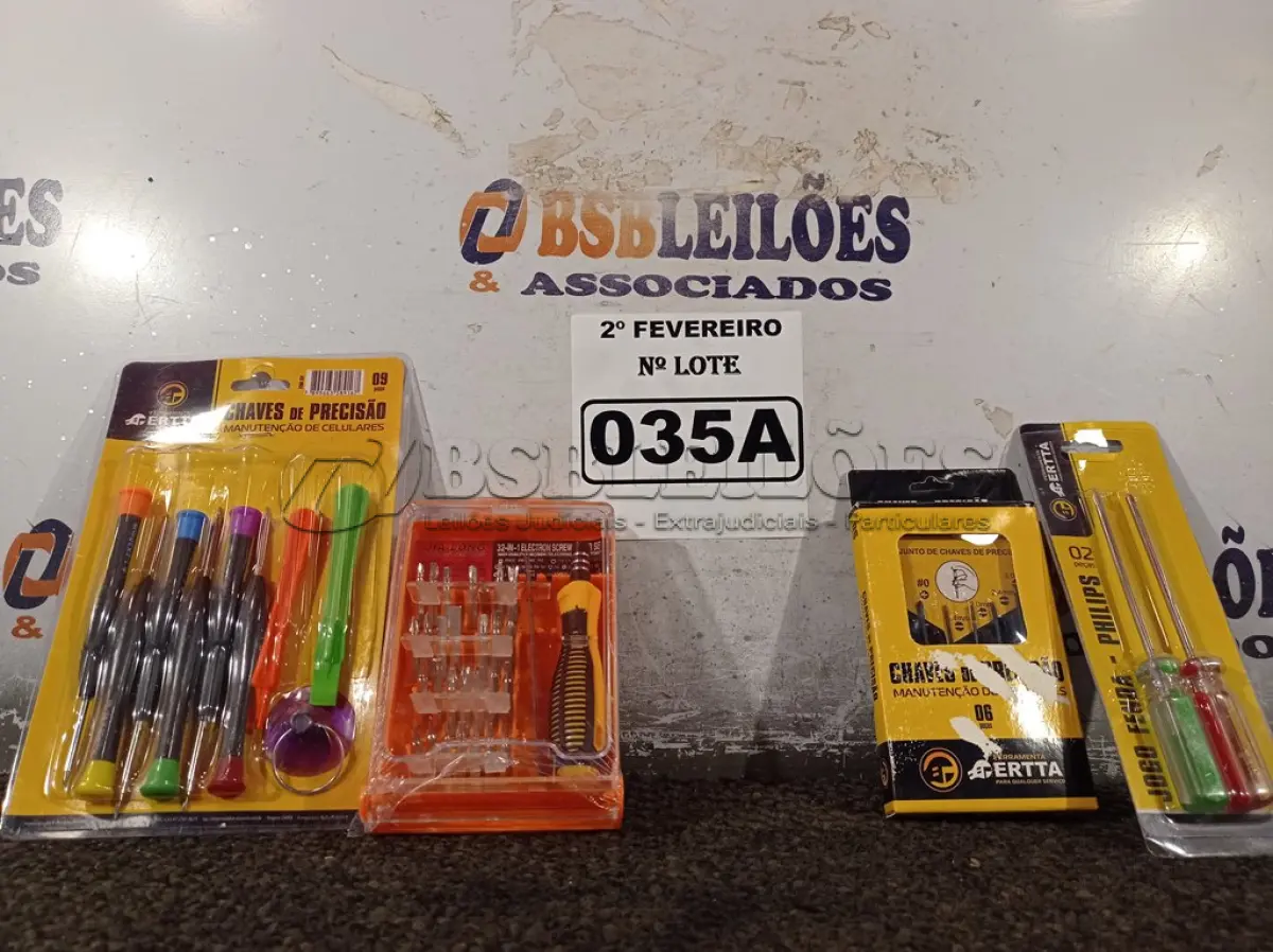 LOTE 035 - 03 KIT’S DE CHAVES DE PRECISÃO E 01 JOGO DE CHAVES FENDA/PHILIPS 02 PEÇAS. (NO ESTADO) ATENÇÃO! FAZER A VISITAÇÃO ANTES DE ARREMATAR, NÃO SABEMOS SE FUNCIONA. LEILÃO NÃO TEM GARANTIA E NEM DEVOLUÇÃO, SUJEITO A POSSÍVEIS AVARIAS VISÍVEIS/OCULTAS E/OU AUSÊNCIA DE COMPONENTES.