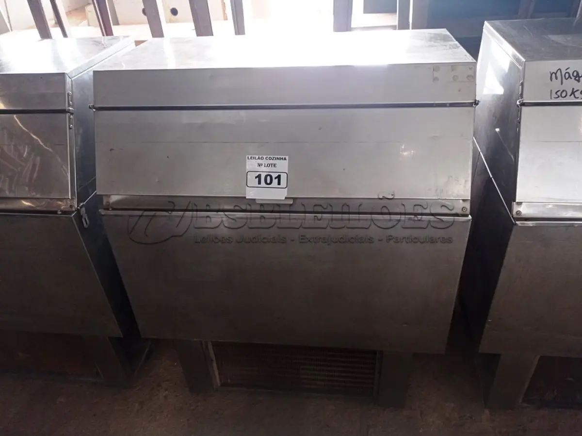 LOTE 101 - 01 MÁQUINA DE GELO EVEREST ECG  150KG/DIA COM AVARIAS EM AÇO INOX. (NO ESTADO, NÃO SABEMOS SE FUNCIONA. LEILÃO NÃO TEM GARANTIA E NEM DEVOLUÇÃO).