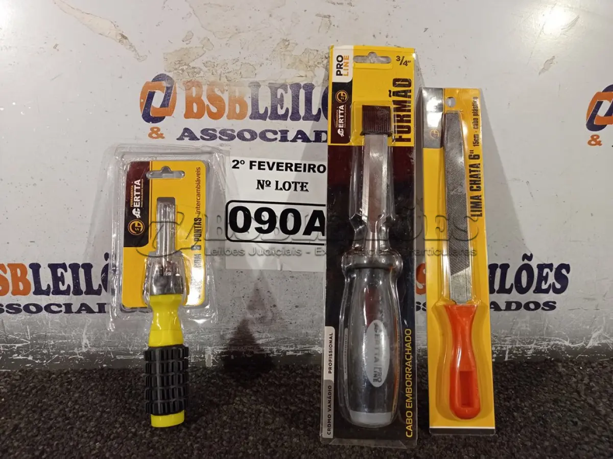 LOTE 090 - 01 CHAVE COM 05 PONTAS INTERCAMBIÁVEIS, 01 FORMÃO E 01 LIMA CHATA 6”. (NO ESTADO) ATENÇÃO! FAZER A VISITAÇÃO ANTES DE ARREMATAR, NÃO SABEMOS SE FUNCIONA. LEILÃO NÃO TEM GARANTIA E NEM DEVOLUÇÃO, SUJEITO A POSSÍVEIS AVARIAS VISÍVEIS/OCULTAS E/OU AUSÊNCIA DE COMPONENTES.