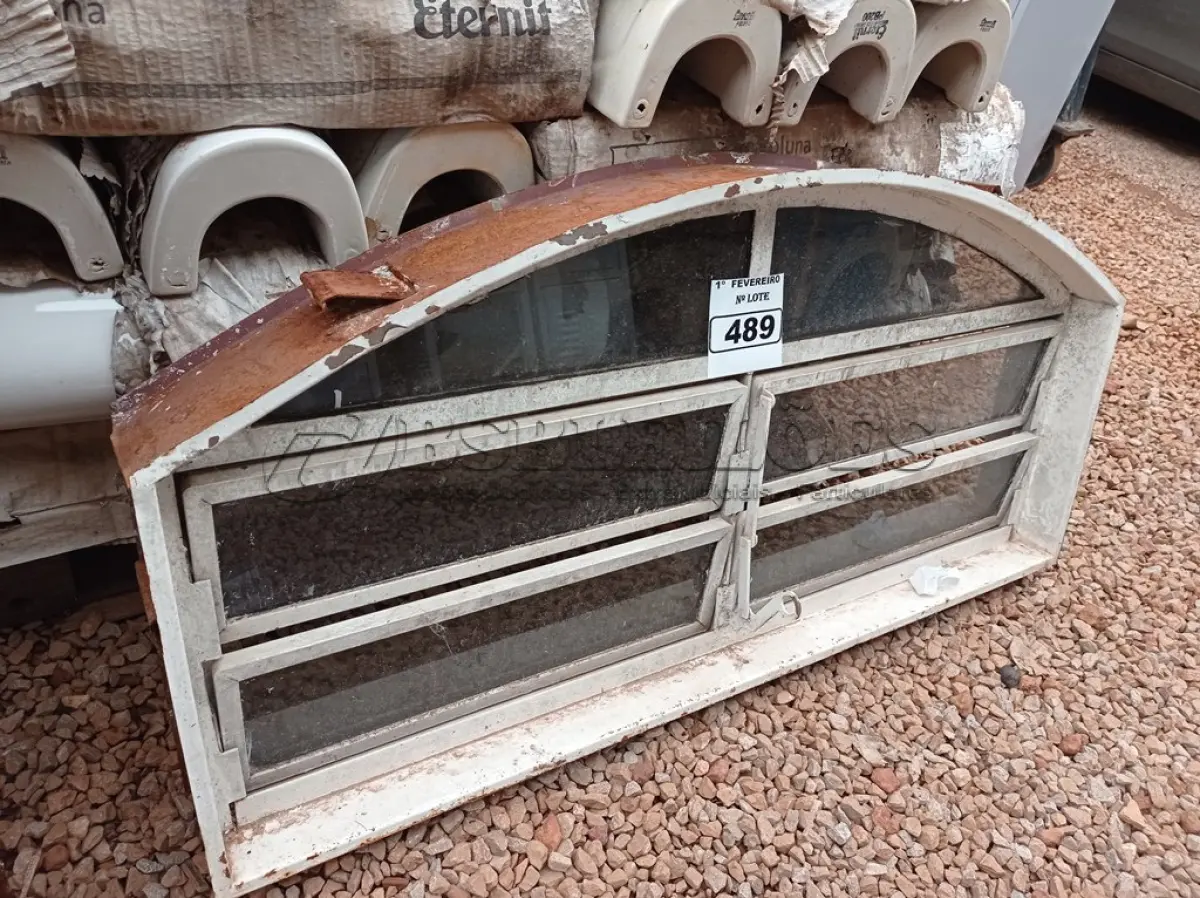LOTE 489 - 01 JANELA VENEZIANA PEQUENA. (NO ESTADO) ATENÇÃO! FAZER A VISITAÇÃO ANTES DE ARREMATAR, NÃO SABEMOS SE FUNCIONA. LEILÃO NÃO TEM GARANTIA E NEM DEVOLUÇÃO, SUJEITO A POSSÍVEIS AVARIAS VISÍVEIS/OCULTAS E/OU AUSÊNCIA DE COMPONENTES.