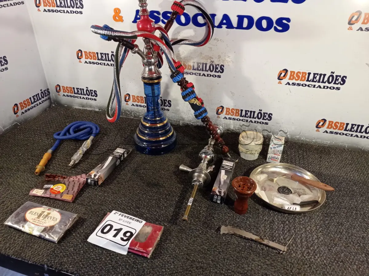 LOTE 019 - 01 NARGUILÉ COM ACESSÓRIOS (NO ESTADO, NÃO SABEMOS SE FUNCIONA. LEILÃO NÃO TEM GARANTIA E NEM DEVOLUÇÃO).