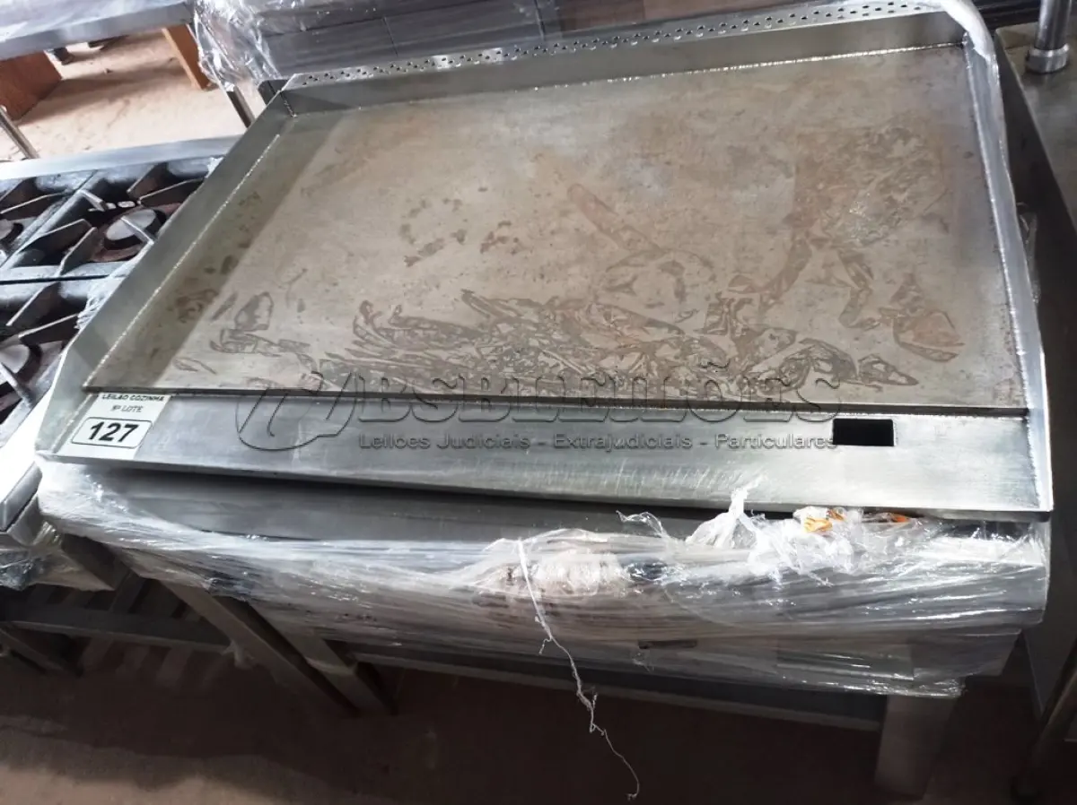 LOTE 127 - 01 CHAPA INDUSTRIAL A GÁS COM PANELEIRO MEDINDO 100CMX80CM EM AÇO INOX PARA FAST FOOD SERVINOX. (NO ESTADO. NÃO. LEILÃO NÃO TEM GARANTIA E NEM DEVOLUÇÃO).