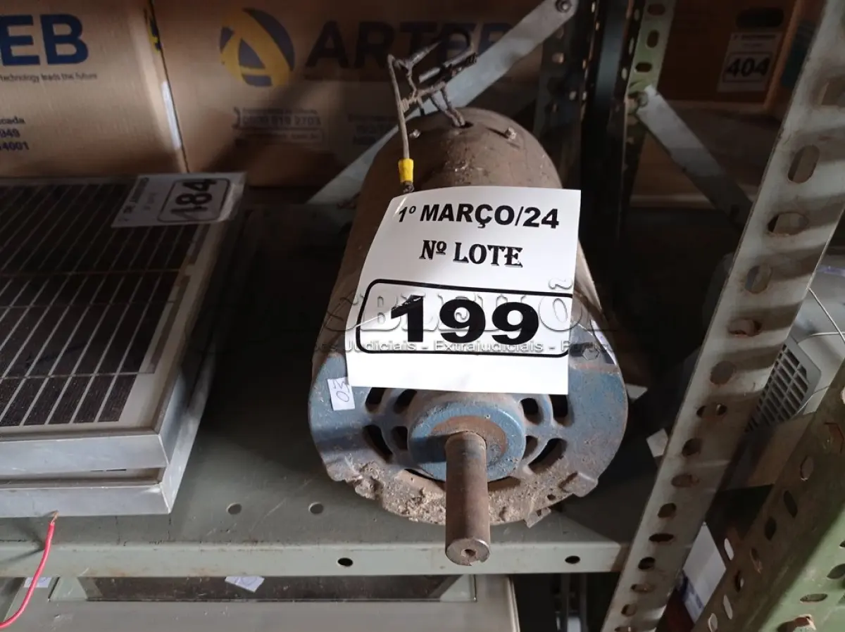 LOTE 199 - 01 MOTOR ELÉTRICO. (NO ESTADO) ATENÇÃO! FAZER A VISITAÇÃO ANTES DE ARREMATAR, NÃO SABEMOS SE FUNCIONA. LEILÃO NÃO TEM GARANTIA E NEM DEVOLUÇÃO, SUJEITO A POSSÍVEIS AVARIAS VISÍVEIS/OCULTAS E/OU AUSÊNCIA DE COMPONENTES.