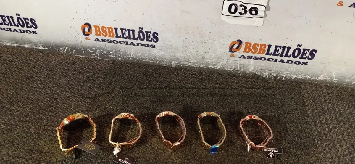 LOTE 036 - 05 RELÓGIOS MARCAS E MODELOS DIVERSOS. (NO ESTADO) ATENÇÃO! FAZER A VISITAÇÃO ANTES DE ARREMATAR, NÃO SABEMOS SE FUNCIONA. LEILÃO NÃO TEM GARANTIA E NEM DEVOLUÇÃO, SUJEITO A POSSÍVEIS AVARIAS VISÍVEIS/OCULTAS E/OU AUSÊNCIA DE COMPONENTES.