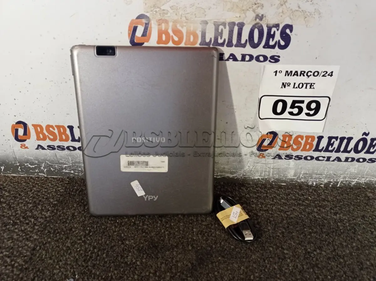 LOTE 059 - 01 TABLET MARCA POSITIVO COM CABO. (NO ESTADO) ATENÇÃO! FAZER A VISITAÇÃO ANTES DE ARREMATAR, NÃO SABEMOS SE FUNCIONA. LEILÃO NÃO TEM GARANTIA E NEM DEVOLUÇÃO, SUJEITO A POSSÍVEIS AVARIAS VISÍVEIS/OCULTAS E/OU AUSÊNCIA DE COMPONENTES.