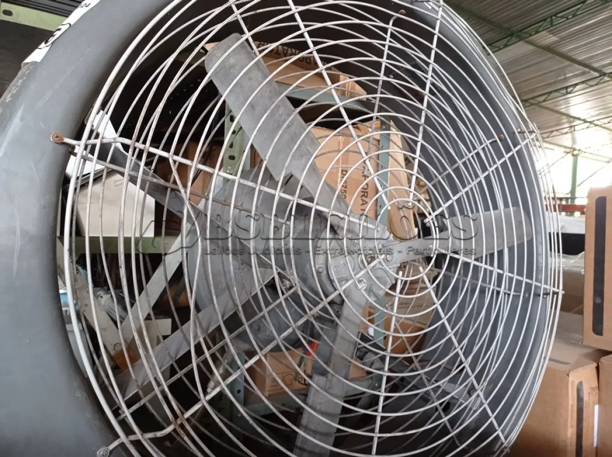 LOTE 146 - 01 VENTILADOR/UMIDIFICADOR COM MOTOR MONOFÁSICO 220V. (NO ESTADO) ATENÇÃO! FAZER A VISITAÇÃO ANTES DE ARREMATAR, NÃO SABEMOS SE FUNCIONA. LEILÃO NÃO TEM GARANTIA E NEM DEVOLUÇÃO, SUJEITO A POSSÍVEIS AVARIAS VISÍVEIS/OCULTAS E/OU AUSÊNCIA DE COMPONENTES.