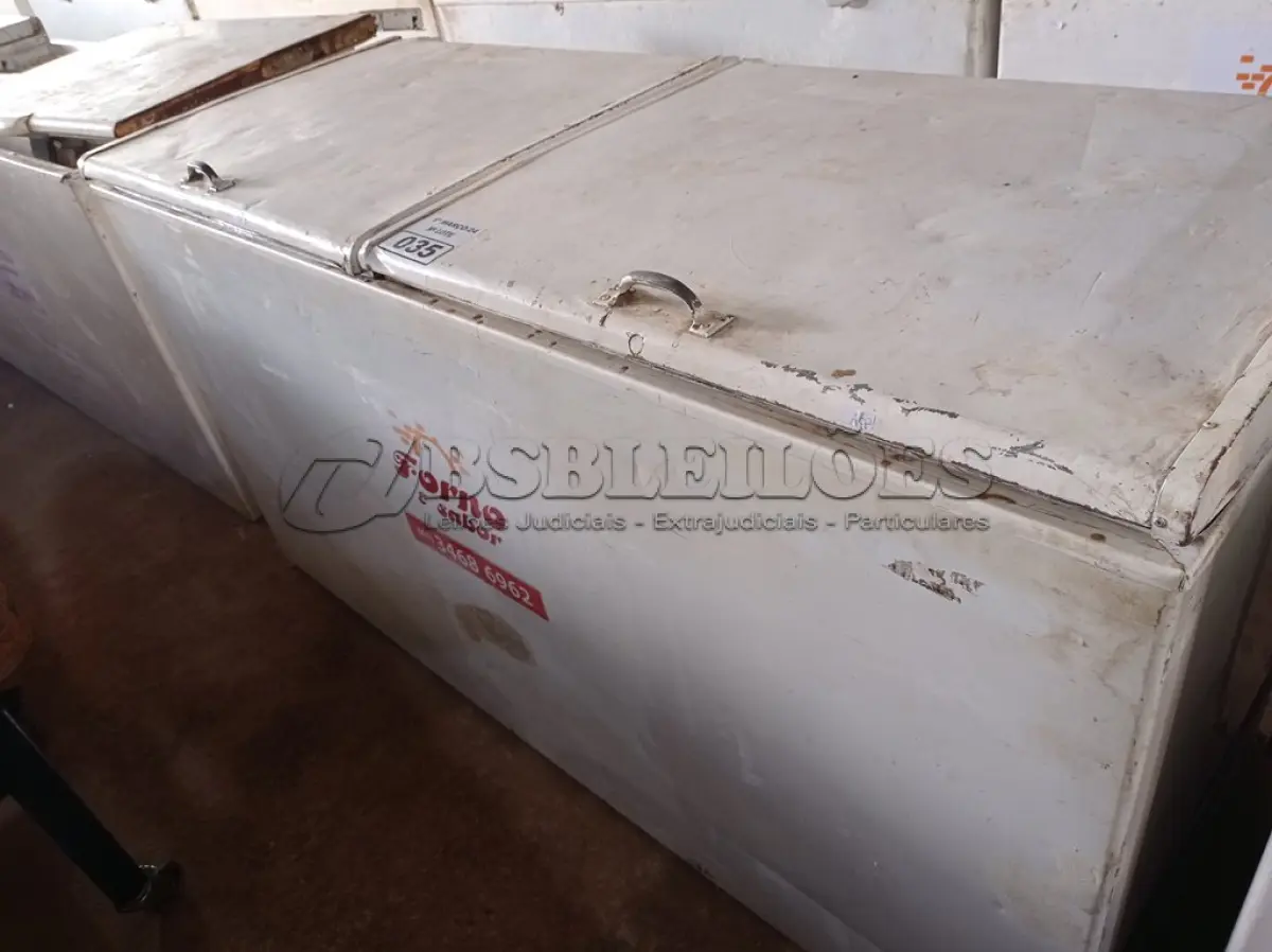 LOTE 035 - 01 FREEZER HORIZONTAL 02 TAMPAS 220V. (NO ESTADO) ATENÇÃO! FAZER A VISITAÇÃO ANTES DE ARREMATAR, NÃO SABEMOS SE FUNCIONA. LEILÃO NÃO TEM GARANTIA E NEM DEVOLUÇÃO, SUJEITO A POSSÍVEIS AVARIAS VISÍVEIS/OCULTAS E/OU AUSÊNCIA DE COMPONENTES.