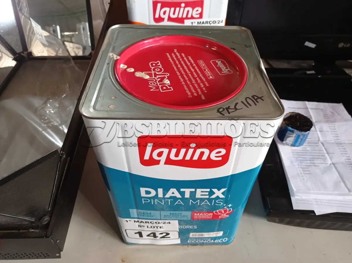 LOTE 142 - 01 LATA DE TINTA IQUINE DIATEX PINTA MAIS 18L FOSCO AVELUDADO COR VERDE PISCINA. (NO ESTADO) ATENÇÃO! FAZER A VISITAÇÃO ANTES DE ARREMATAR, NÃO SABEMOS SE FUNCIONA. LEILÃO NÃO TEM GARANTIA E NEM DEVOLUÇÃO, SUJEITO A POSSÍVEIS AVARIAS VISÍVEIS/OCULTAS E/OU AUSÊNCIA DE COMPONENTES.