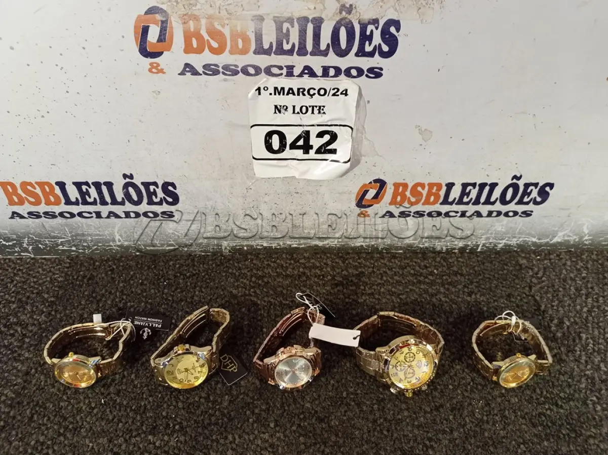 LOTE 042 - 05 RELÓGIOS MARCAS E MODELOS DIVERSOS. (NO ESTADO) ATENÇÃO! FAZER A VISITAÇÃO ANTES DE ARREMATAR, NÃO SABEMOS SE FUNCIONA. LEILÃO NÃO TEM GARANTIA E NEM DEVOLUÇÃO, SUJEITO A POSSÍVEIS AVARIAS VISÍVEIS/OCULTAS E/OU AUSÊNCIA DE COMPONENTES.