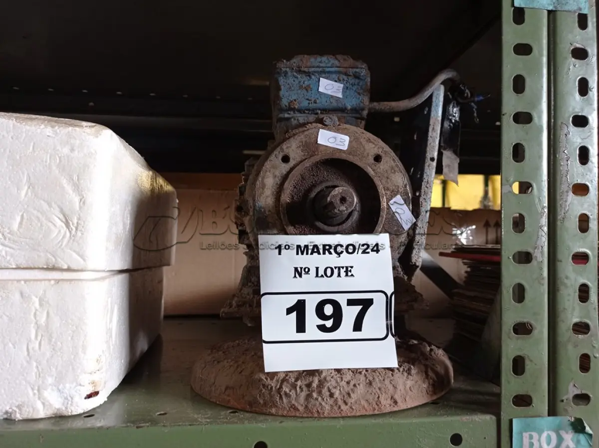 LOTE 197 - 01 MOTOR ELÉTRICO. (NO ESTADO) ATENÇÃO! FAZER A VISITAÇÃO ANTES DE ARREMATAR, NÃO SABEMOS SE FUNCIONA. LEILÃO NÃO TEM GARANTIA E NEM DEVOLUÇÃO, SUJEITO A POSSÍVEIS AVARIAS VISÍVEIS/OCULTAS E/OU AUSÊNCIA DE COMPONENTES.