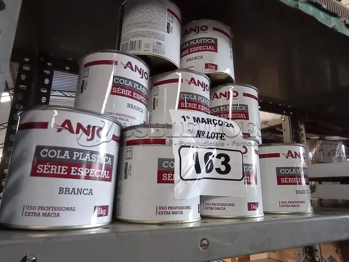 LOTE 163 - 12 LATAS DE COLA PLÁSTICA ANJO. (NO ESTADO) ATENÇÃO! FAZER A VISITAÇÃO ANTES DE ARREMATAR, NÃO SABEMOS SE FUNCIONA. LEILÃO NÃO TEM GARANTIA E NEM DEVOLUÇÃO, SUJEITO A POSSÍVEIS AVARIAS VISÍVEIS/OCULTAS E/OU AUSÊNCIA DE COMPONENTES.