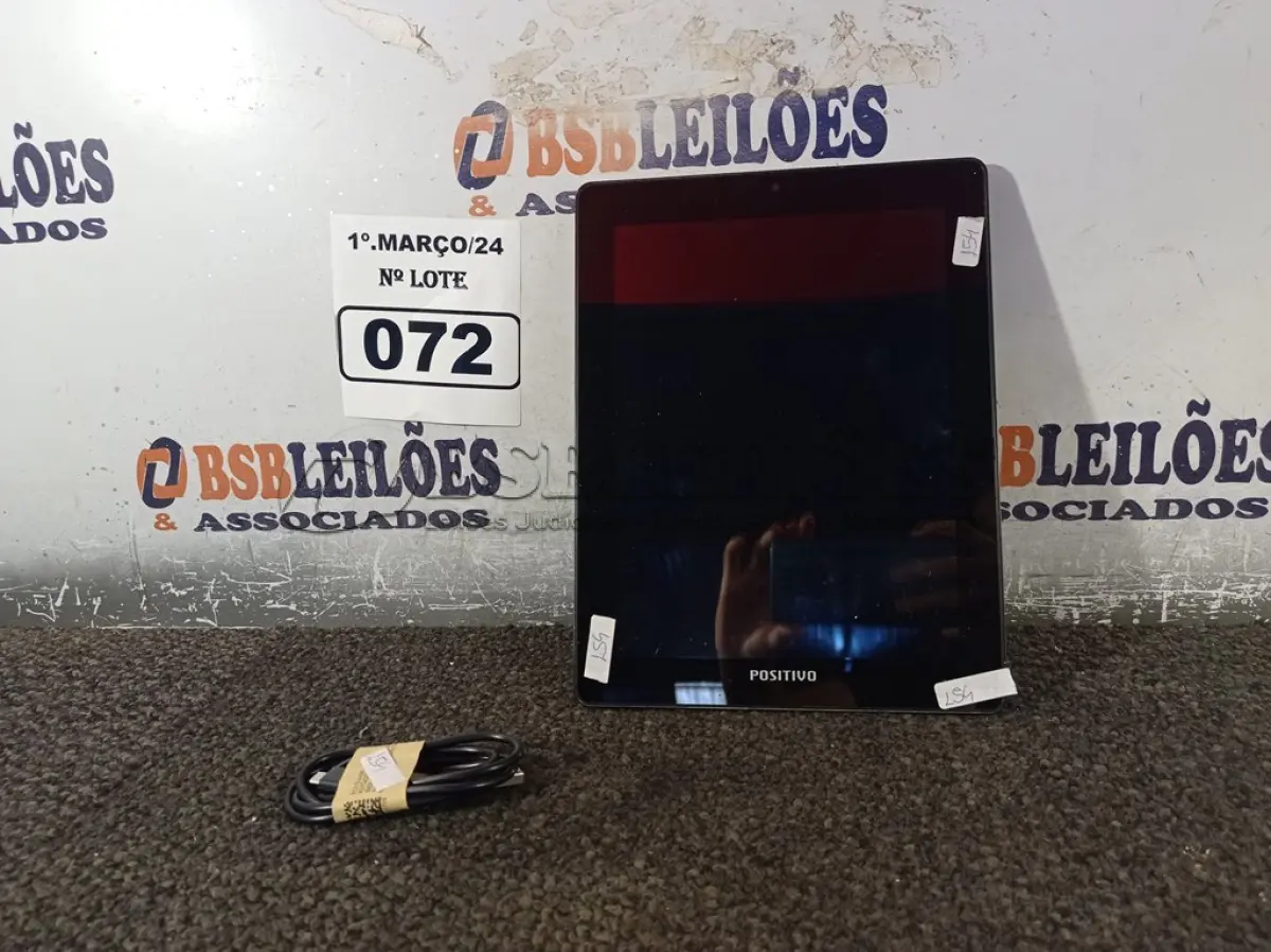 LOTE 072 - 01 TABLET MARCA POSITIVO COM CABO. (NO ESTADO) ATENÇÃO! FAZER A VISITAÇÃO ANTES DE ARREMATAR, NÃO SABEMOS SE FUNCIONA. LEILÃO NÃO TEM GARANTIA E NEM DEVOLUÇÃO, SUJEITO A POSSÍVEIS AVARIAS VISÍVEIS/OCULTAS E/OU AUSÊNCIA DE COMPONENTES.