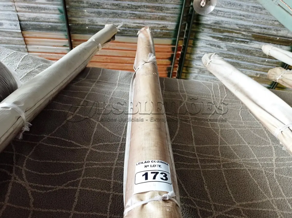 LOTE 173 - 01 TOLDO ESTILO CORTINA MEDINDO 400CMX400CM (CXA). (NO ESTADO, NÃO SABEMOS SE FUNCIONA. LEILÃO NÃO TEM GARANTIA E NEM DEVOLUÇÃO).