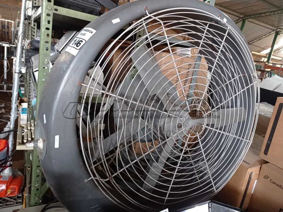 LOTE 146 - 01 VENTILADOR/UMIDIFICADOR COM MOTOR MONOFÁSICO 220V. (NO ESTADO) ATENÇÃO! FAZER A VISITAÇÃO ANTES DE ARREMATAR, NÃO SABEMOS SE FUNCIONA. LEILÃO NÃO TEM GARANTIA E NEM DEVOLUÇÃO, SUJEITO A POSSÍVEIS AVARIAS VISÍVEIS/OCULTAS E/OU AUSÊNCIA DE COMPONENTES.