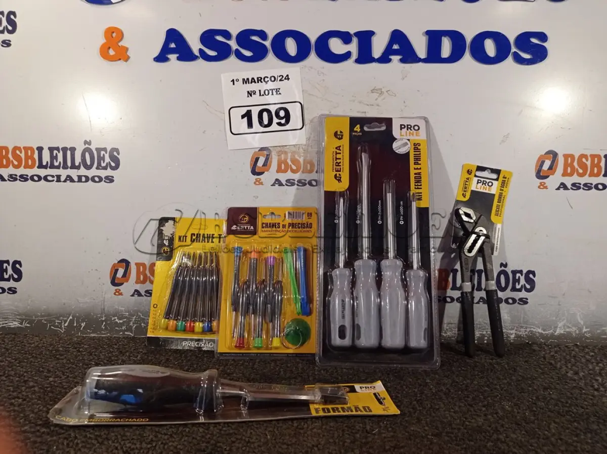 LOTE 109 - 01 KIT DE CHAVE FENDA/PHILIPS, 01 FORMÃO, 01 KIT DE CHAVE DE PRECISÃO, 01 KIT DE CHAVE TORX E 01 ALICATE BOMBA D’AGUA 8”. (NO ESTADO) ATENÇÃO! FAZER A VISITAÇÃO ANTES DE ARREMATAR, NÃO SABEMOS SE FUNCIONA. LEILÃO NÃO TEM GARANTIA E NEM DEVOLUÇÃO, SUJEITO A POSSÍVEIS AVARIAS VISÍVEIS/OCULTAS E/OU AUSÊNCIA DE COMPONENTES.