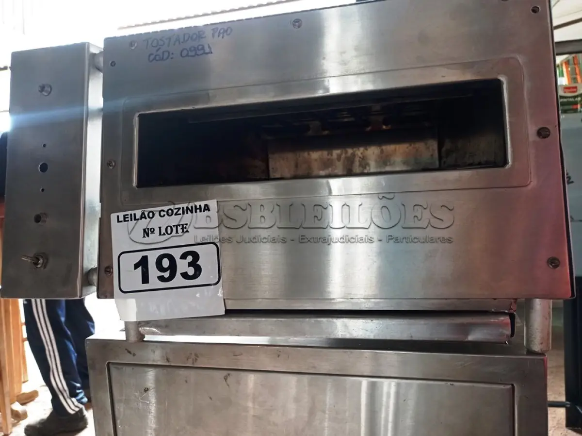 LOTE 193 - 01 TOSTADOR DE PÃES INDUSTRIAL EM AÇO INOX.(FUNCIONANDO)(NO ESTADO, NÃO SABEMOS SE FUNCIONA. LEILÃO NÃO TEM GARANTIA E NEM DEVOLUÇÃO).