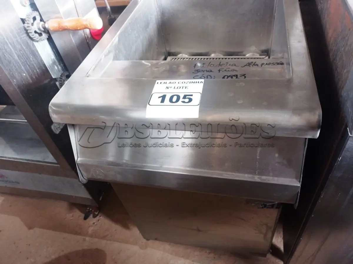 LOTE 105 - 01 FRITADEIRA INDUSTRIAL ALTA PRESSÃO ZONA FRIA INCOMPLETA EM AÇO INOX.(NO ESTADO, NÃO SABEMOS SE FUNCIONA. LEILÃO NÃO TEM GARANTIA E NEM DEVOLUÇÃO).