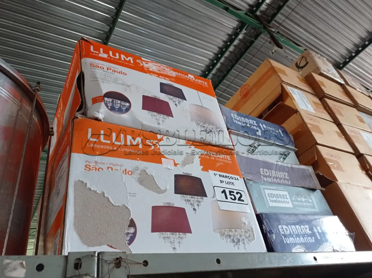 LOTE 152 - 02 LUMINÁRIAS PENDENTE E 05 LUMINÁRIAS DE EMBUTIR MARCAS E MODELOS DIVERSOS. (NO ESTADO) ATENÇÃO! FAZER A VISITAÇÃO ANTES DE ARREMATAR, NÃO SABEMOS SE FUNCIONA. LEILÃO NÃO TEM GARANTIA E NEM DEVOLUÇÃO, SUJEITO A POSSÍVEIS AVARIAS VISÍVEIS/OCULTAS E/OU AUSÊNCIA DE COMPONENTES.