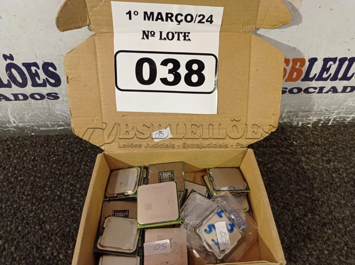 LOTE 038 - 01 LOTE COM VÁRIOS PROCESSADORES MARCAS E MODELOS DIVERSOS. (NO ESTADO) ATENÇÃO! FAZER A VISITAÇÃO ANTES DE ARREMATAR, NÃO SABEMOS SE FUNCIONA. LEILÃO NÃO TEM GARANTIA E NEM DEVOLUÇÃO, SUJEITO A POSSÍVEIS AVARIAS VISÍVEIS/OCULTAS E/OU AUSÊNCIA DE COMPONENTES.