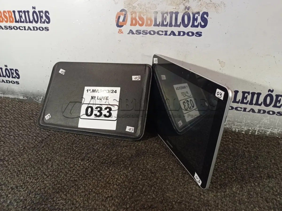 LOTE 033 - 01 TABLET MARCA SAMSUNG. (NO ESTADO) ATENÇÃO! FAZER A VISITAÇÃO ANTES DE ARREMATAR, NÃO SABEMOS SE FUNCIONA. LEILÃO NÃO TEM GARANTIA E NEM DEVOLUÇÃO, SUJEITO A POSSÍVEIS AVARIAS VISÍVEIS/OCULTAS E/OU AUSÊNCIA DE COMPONENTES.