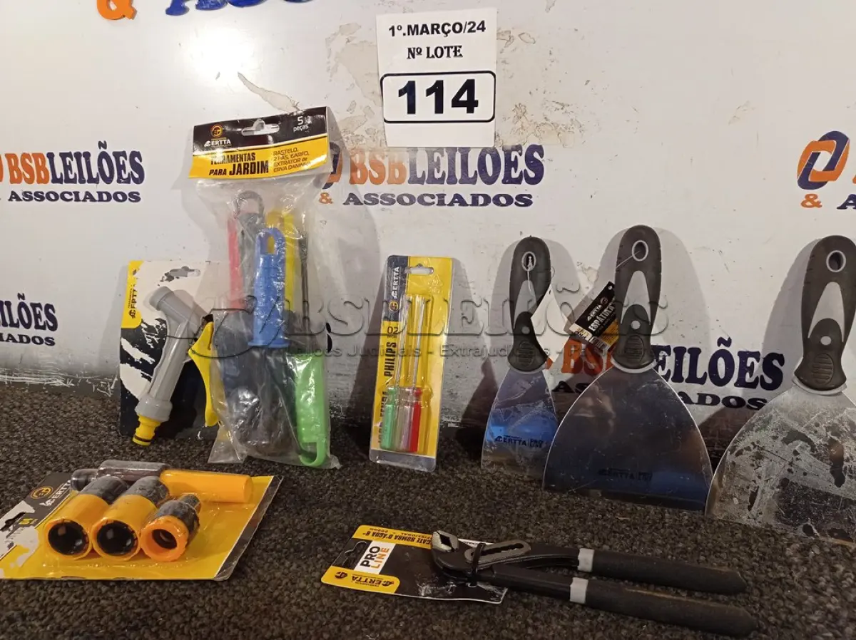 LOTE 114 - 01 KIT PARA JARDINAGEM, 03 ESPÁTULAS, 01 ALICATE BOMBA D’AGUA 8” E 01 JOGO DE CHAVE FENDA/PHILIPS 02 PEÇAS. (NO ESTADO) ATENÇÃO! FAZER A VISITAÇÃO ANTES DE ARREMATAR, NÃO SABEMOS SE FUNCIONA. LEILÃO NÃO TEM GARANTIA E NEM DEVOLUÇÃO, SUJEITO A POSSÍVEIS AVARIAS VISÍVEIS/OCULTAS E/OU AUSÊNCIA DE COMPONENTES.