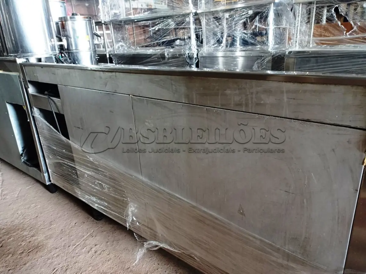 LOTE 141 - 01 BALCÃO REFRIGERADO MARCA PPIENK  EM AÇO INOX MEDINDO 180CMX71CM. (NO ESTADO. LEILÃO NÃO TEM GARANTIA E NEM DEVOLUÇÃO). 