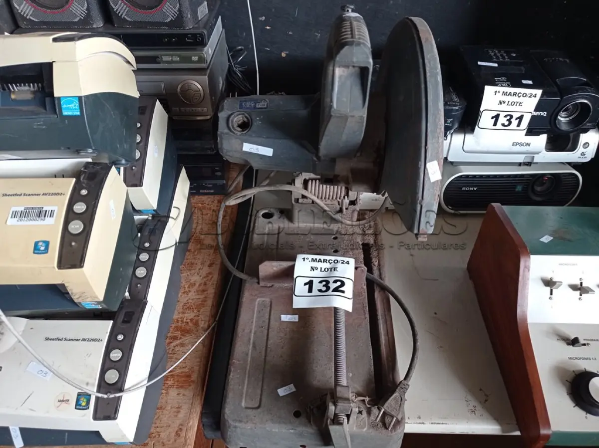 LOTE 132 - 01 POLICORTE MARCA MAKITA 220V. (NO ESTADO) ATENÇÃO! FAZER A VISITAÇÃO ANTES DE ARREMATAR, NÃO SABEMOS SE FUNCIONA. LEILÃO NÃO TEM GARANTIA E NEM DEVOLUÇÃO, SUJEITO A POSSÍVEIS AVARIAS VISÍVEIS/OCULTAS E/OU AUSÊNCIA DE COMPONENTES.