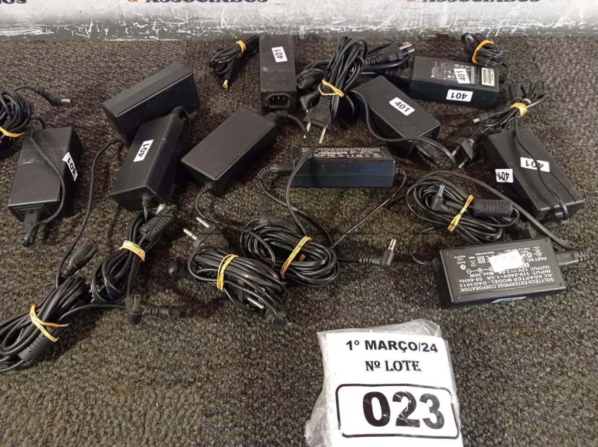LOTE 023 - 01 LOTE COM FONTES DIVERSAS. (NO ESTADO) ATENÇÃO! FAZER A VISITAÇÃO ANTES DE ARREMATAR, NÃO SABEMOS SE FUNCIONA. LEILÃO NÃO TEM GARANTIA E NEM DEVOLUÇÃO, SUJEITO A POSSÍVEIS AVARIAS VISÍVEIS/OCULTAS E/OU AUSÊNCIA DE COMPONENTES.