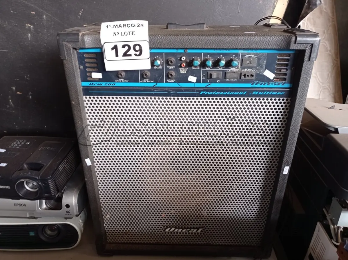 LOTE 129 - 01 CAIXA DE SOM AMPLIFICADA MARCA ONEAL COM-200. (NO ESTADO) ATENÇÃO! FAZER A VISITAÇÃO ANTES DE ARREMATAR, NÃO SABEMOS SE FUNCIONA. LEILÃO NÃO TEM GARANTIA E NEM DEVOLUÇÃO, SUJEITO A POSSÍVEIS AVARIAS VISÍVEIS/OCULTAS E/OU AUSÊNCIA DE COMPONENTES.