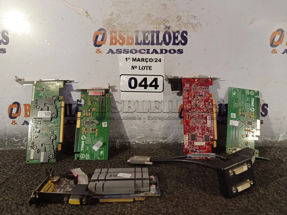 LOTE 044 - 05 PLACAS DE VÍDEO MARCAS E MODELOS DIVERSOS. (NO ESTADO) ATENÇÃO! FAZER A VISITAÇÃO ANTES DE ARREMATAR, NÃO SABEMOS SE FUNCIONA. LEILÃO NÃO TEM GARANTIA E NEM DEVOLUÇÃO, SUJEITO A POSSÍVEIS AVARIAS VISÍVEIS/OCULTAS E/OU AUSÊNCIA DE COMPONENTES.
