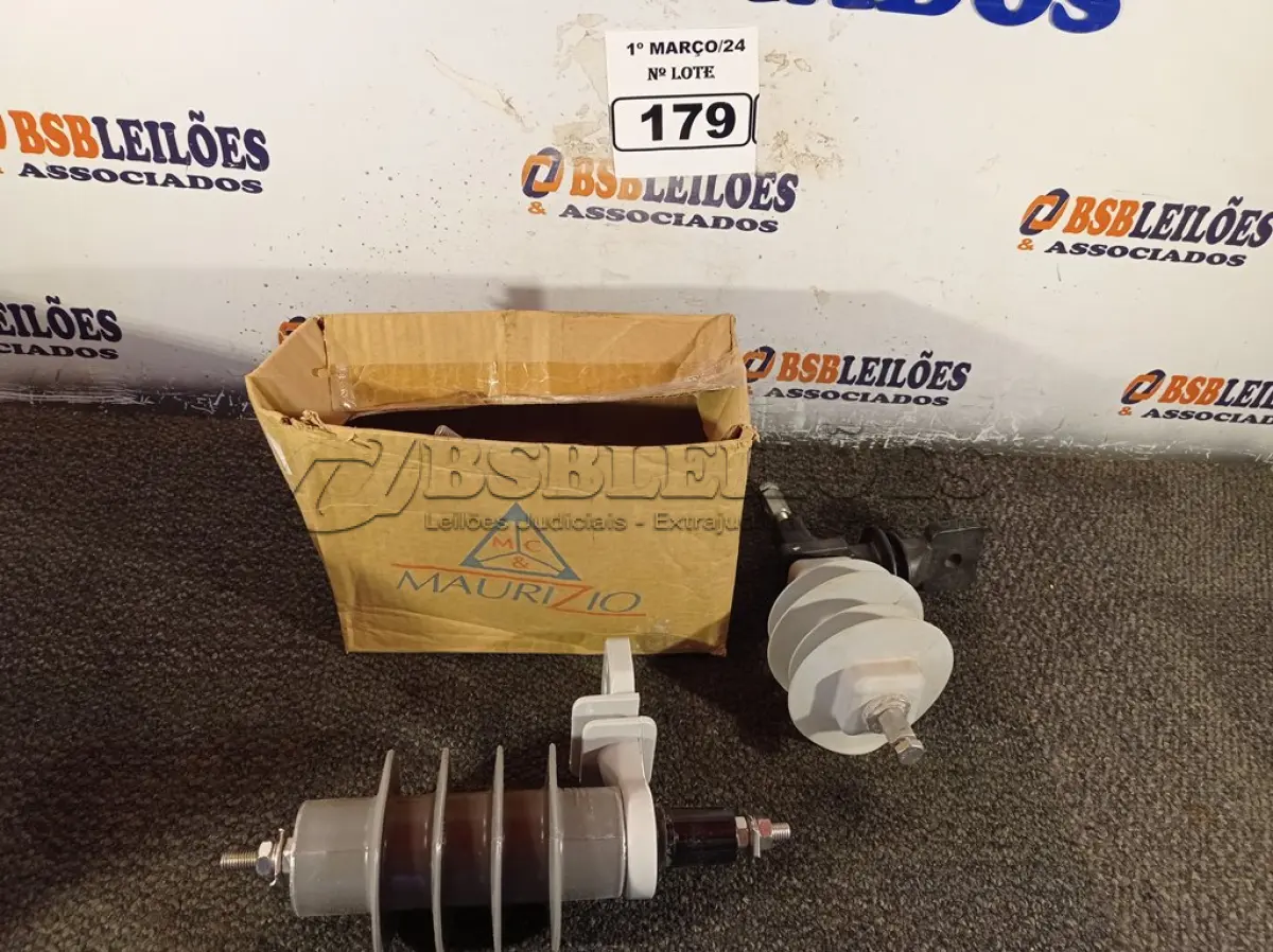 LOTE 179 - 03 PARA-RAIOS DE VÁLVULA POLIMÉRICO 15KV. (NO ESTADO) ATENÇÃO! FAZER A VISITAÇÃO ANTES DE ARREMATAR, NÃO SABEMOS SE FUNCIONA. LEILÃO NÃO TEM GARANTIA E NEM DEVOLUÇÃO, SUJEITO A POSSÍVEIS AVARIAS VISÍVEIS/OCULTAS E/OU AUSÊNCIA DE COMPONENTES.