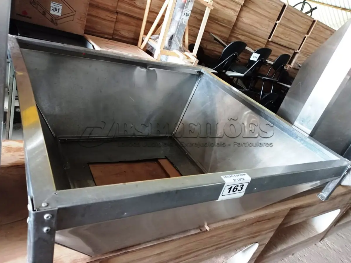 LOTE 163 - 01 COIFA EM AÇO INOX MEDINDO 126CMX120CM. (NO ESTADO, NÃO SABEMOS SE FUNCIONA. LEILÃO NÃO TEM GARANTIA E NEM DEVOLUÇÃO).