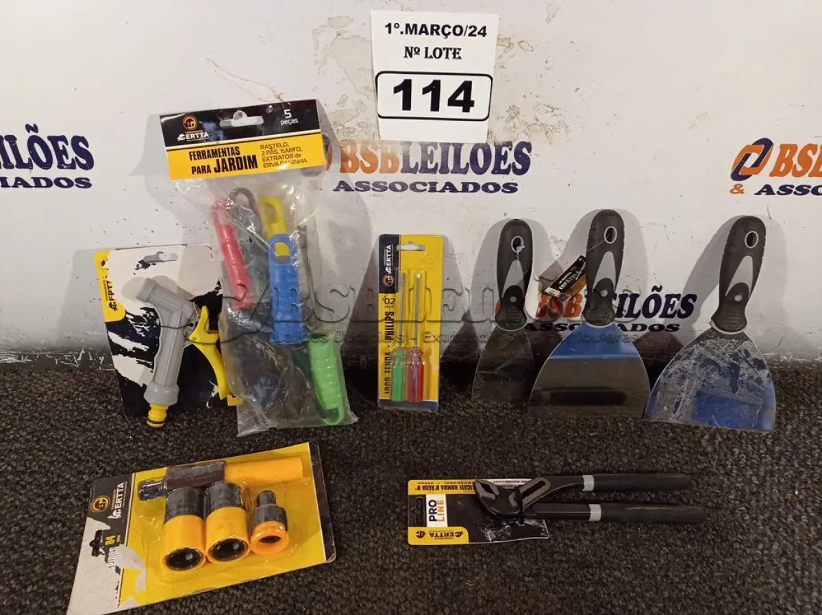 LOTE 114 - 01 KIT PARA JARDINAGEM, 03 ESPÁTULAS, 01 ALICATE BOMBA D’AGUA 8” E 01 JOGO DE CHAVE FENDA/PHILIPS 02 PEÇAS. (NO ESTADO) ATENÇÃO! FAZER A VISITAÇÃO ANTES DE ARREMATAR, NÃO SABEMOS SE FUNCIONA. LEILÃO NÃO TEM GARANTIA E NEM DEVOLUÇÃO, SUJEITO A POSSÍVEIS AVARIAS VISÍVEIS/OCULTAS E/OU AUSÊNCIA DE COMPONENTES.