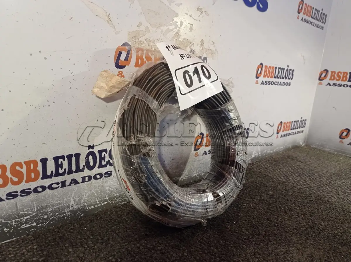 LOTE 010 - 01 ROLO DE CABO FLEXÍVEL 100M 1X4MM NA COR PRETA (NOVO). (NO ESTADO) ATENÇÃO! FAZER A VISITAÇÃO ANTES DE ARREMATAR, NÃO SABEMOS SE FUNCIONA. LEILÃO NÃO TEM GARANTIA E NEM DEVOLUÇÃO, SUJEITO A POSSÍVEIS AVARIAS VISÍVEIS/OCULTAS E/OU AUSÊNCIA DE COMPONENTES.